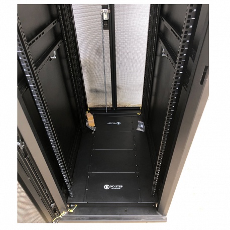 iKORACK Black Cabinet 19” 42U – 800 ( W600 x  H2050 x  D800). 2 quạt